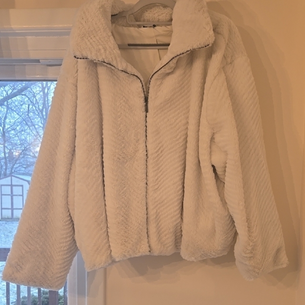 3X Women's White faux fur cropped coat